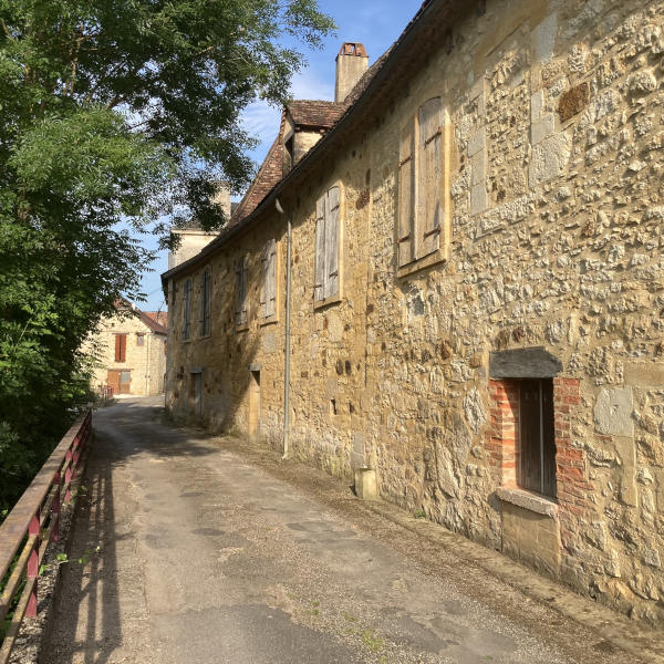 Photographie de la rue des Chanoines où passe la balade