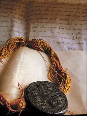 Bulle du pape Innocent VI (1361) Carte postale d’après une autre photographie d’une bulle du pape Innocent VI (1361)