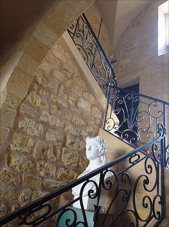 Carte postale d’après une photographie d’escalier de l’hôtel de ville, anciennement maison consulaire